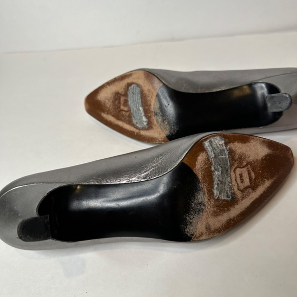 Stuart Weitzman silver vintage pump heels - Picture 10 of 15